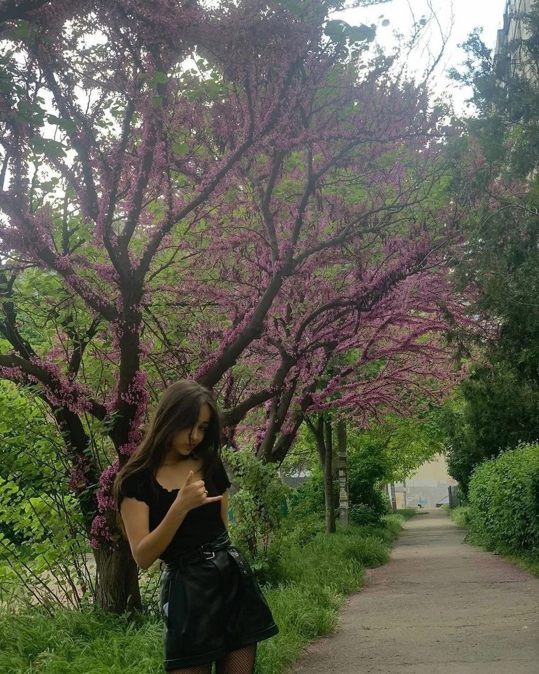 Обаяние и искренность исполнительнице удается сохранять всегда и в любой роли. Обаяние и искренность исполнительнице удается сохранять всегда и в любой роли.