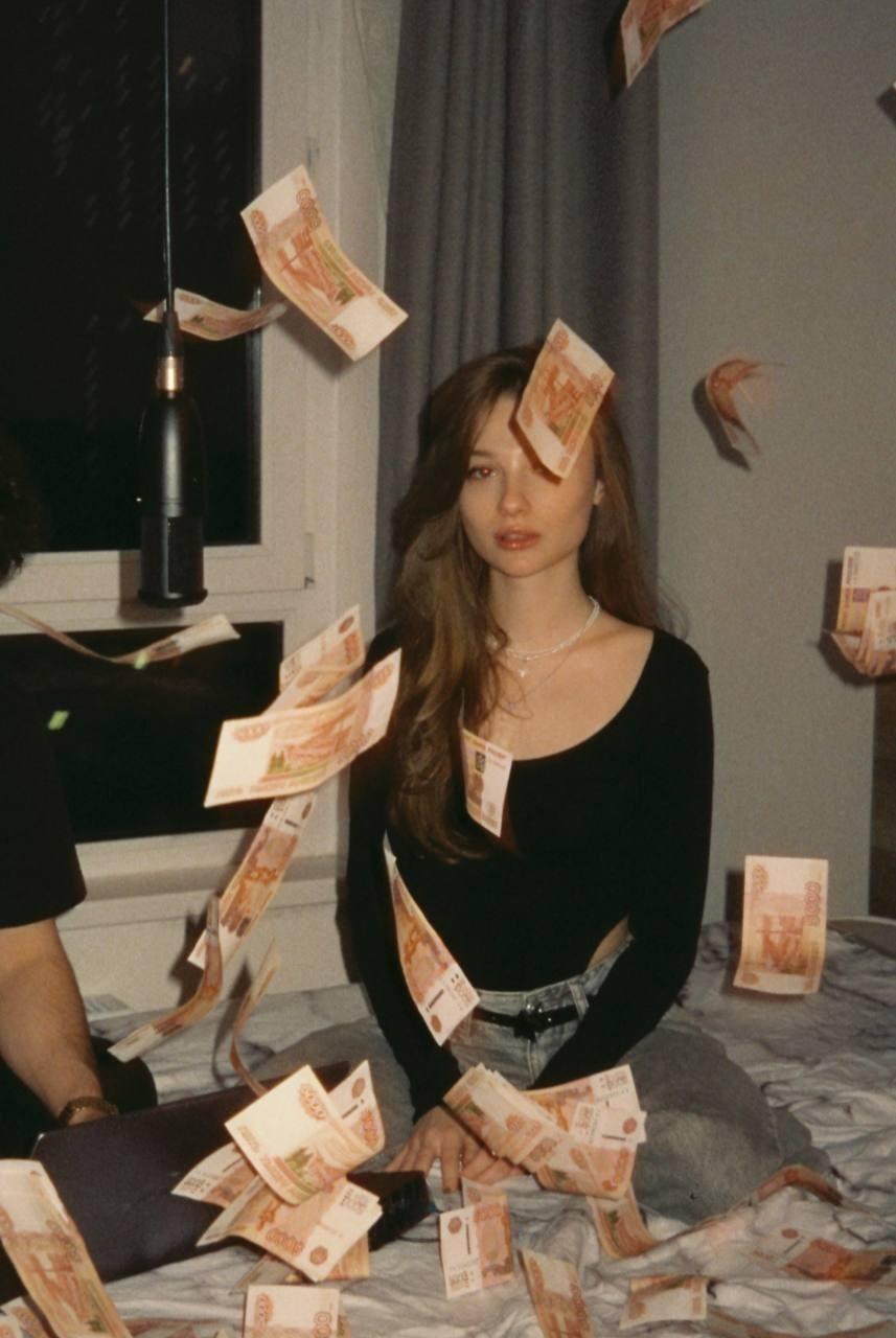 Стримерша f639olya сорит деньгами. Стримерша f639olya сорит деньгами.