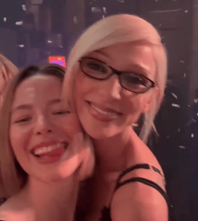 Скандальная "Голая" вечеринка Ивлеевой (Слитые в сеть 98 фото + видео "знаменитостей")