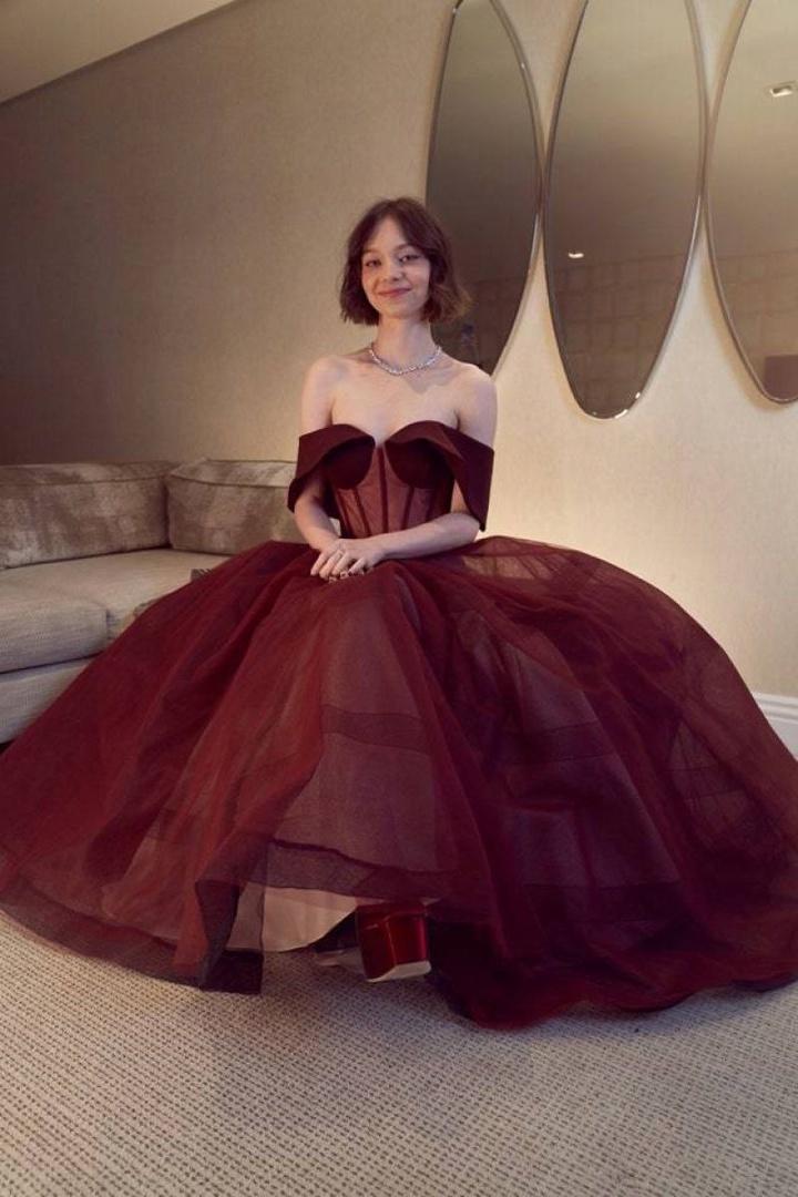 Актерский состав продолжает расширяться, теперь к ним присоединились Эмма Майэрс.