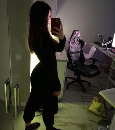 Стримерша Yuuechka и слив сисек девки.