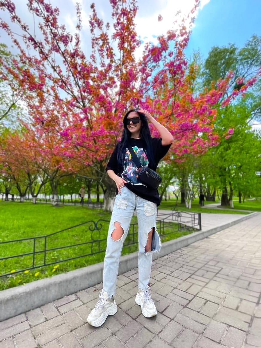 Обычные снимки fesch6 из жизни в рваных джинсах. Обычные снимки fesch6 из жизни в рваных джинсах.