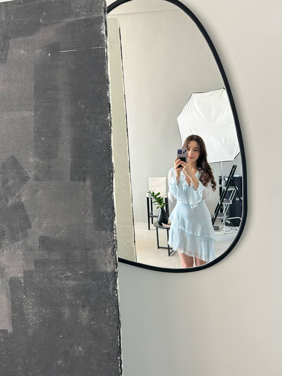 Откровенное селфи Курбановой в нежном платье. Откровенное селфи Курбановой в нежном платье.