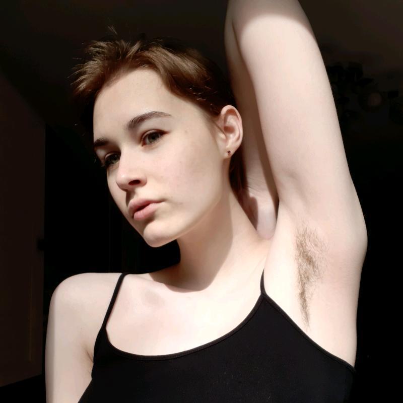 По всей видимости девушка не поддерживает традицию бритья их. По всей видимости девушка не поддерживает традицию бритья их.