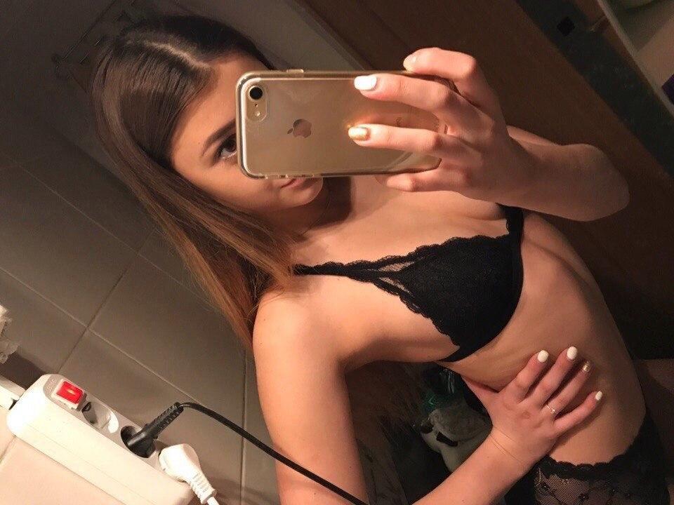 Селфи бывших девушек, Слитые селфи, Селфи школьниц телеграмм.