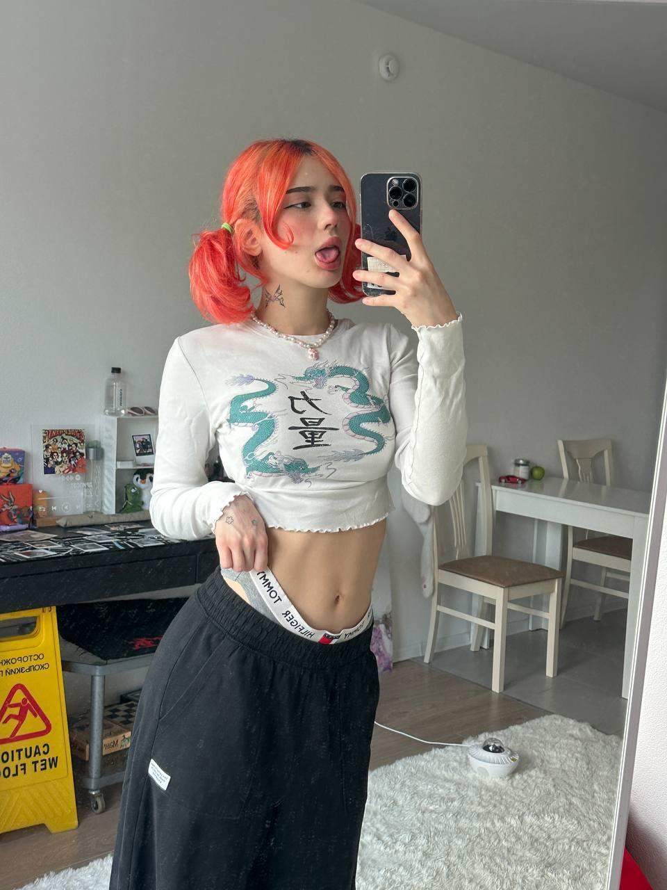 Ещё одно селфи от flaffyx с рекламой нижнего белья.