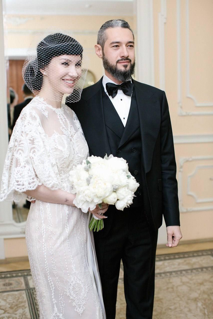 Свадебный снимок Оли якубович с мужем. Свадебный снимок Оли якубович с мужем.