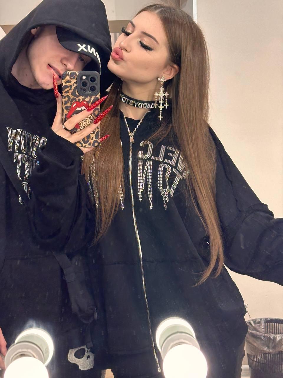 Гламурное селфи Госпожи Эвелин с парнем. Гламурное селфи Госпожи Эвелин с парнем.