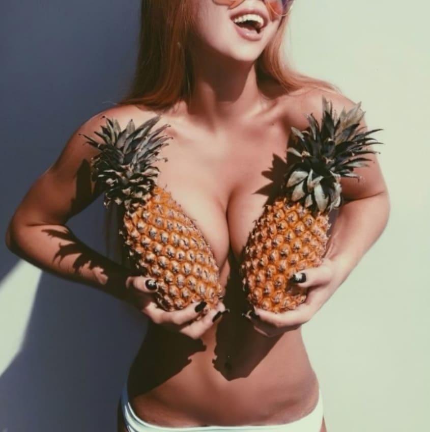 Горячие фото Карины Кросс в купальнике и нижнем белье. Горячие фото Карины Кросс в купальнике и нижнем белье.