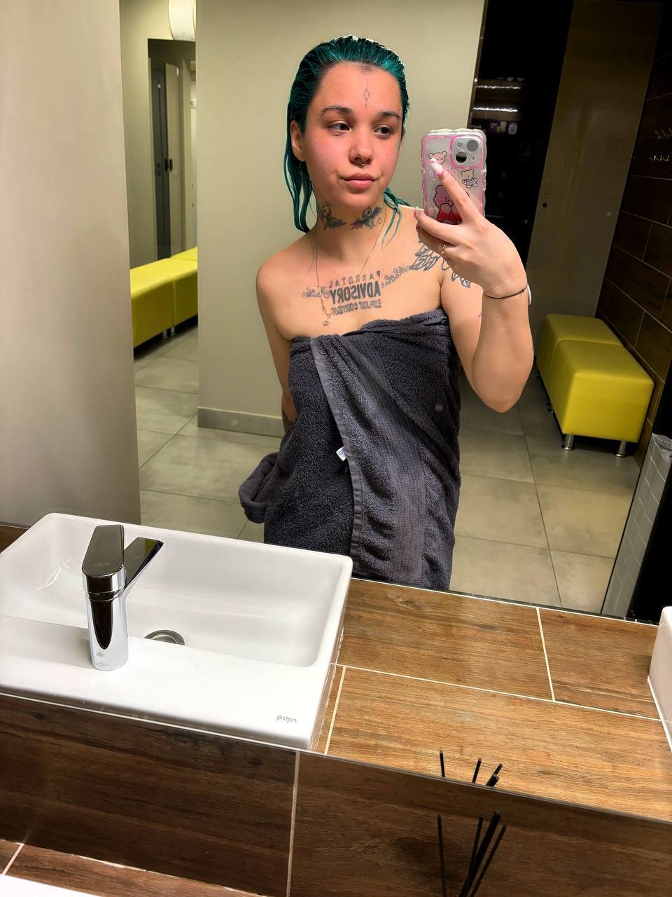 Откровенное селфи kanima в одном полотенце на голое тело, продемонстриловала свои татуировки. Откровенное селфи kanima в одном полотенце на голое тело, продемонстриловала свои татуировки.