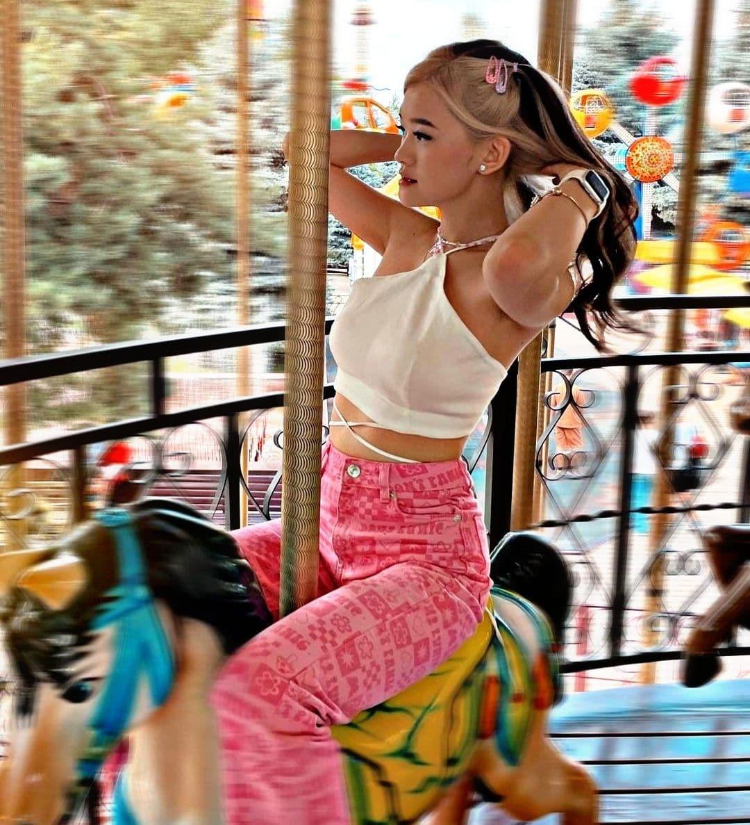 Позже она сказала, что не пожалела об этом, но по профессии девушка не горит желанием работать. Позже она сказала, что не пожалела об этом, но по профессии девушка не горит желанием работать.