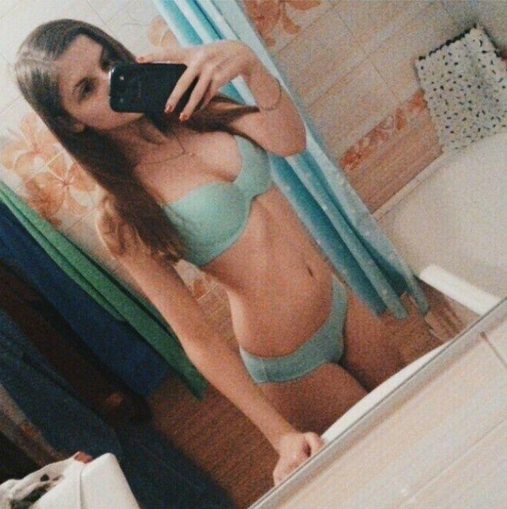 Селфи шкур, Селфи сливы шкур, Селфи школьниц в ванной.