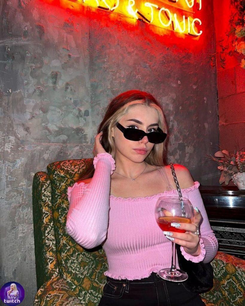 Барби Герл очень симпатичная и милая девушка. Барби Герл очень симпатичная и милая девушка.