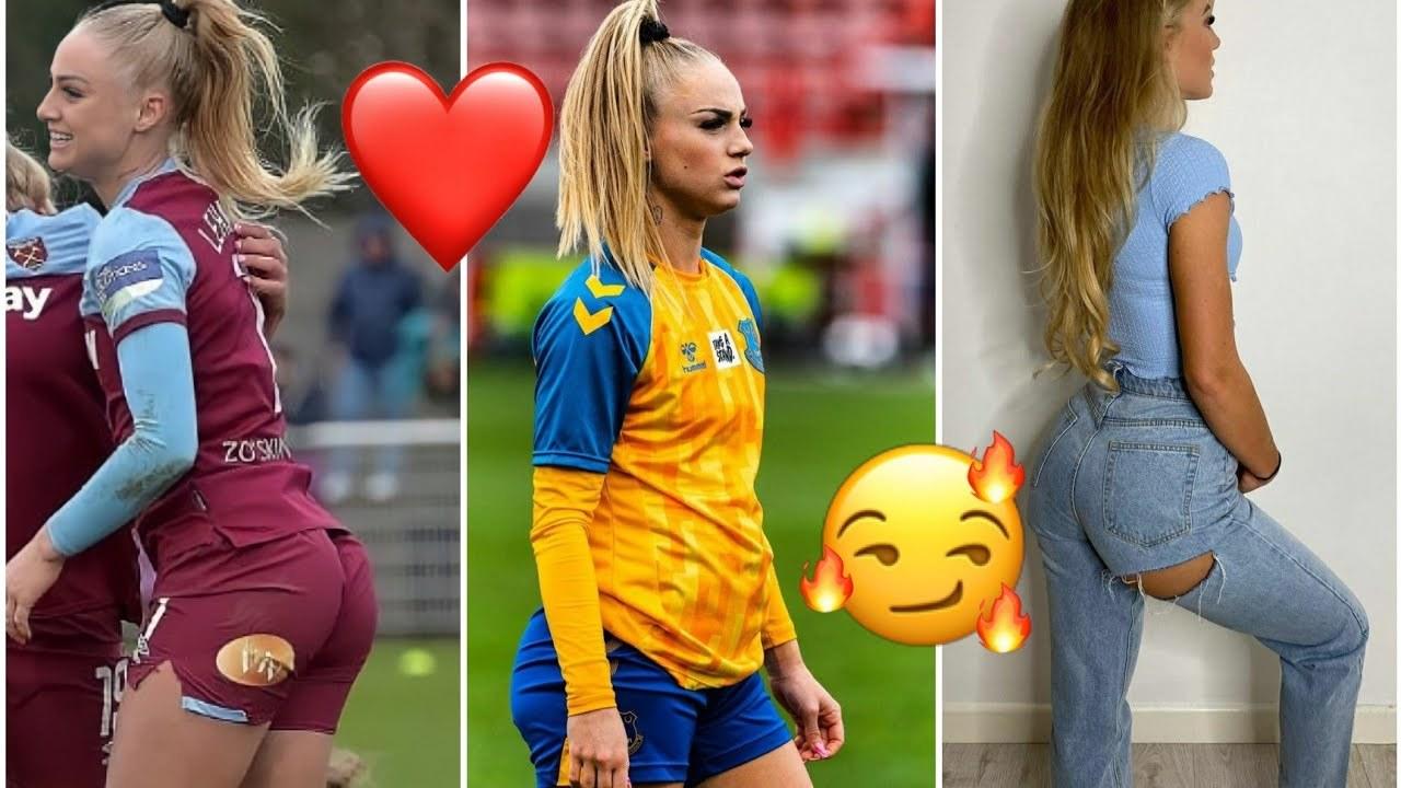 Нападающая клуба Астон Вилла. Нападающая клуба Астон Вилла.