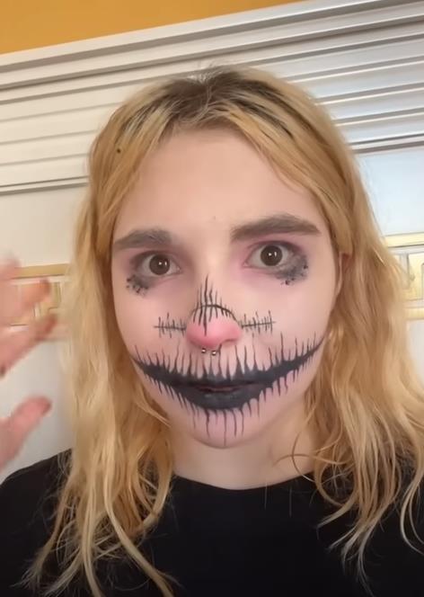 Кто же такая СПЛИТИКА треш блогер или музыкант ? Кто же такая СПЛИТИКА треш блогер или музыкант ?