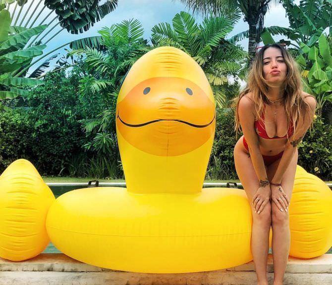 Предлагаем вам лучшую подборку ее горячих фото в разных образах. Предлагаем вам лучшую подборку ее горячих фото в разных образах.