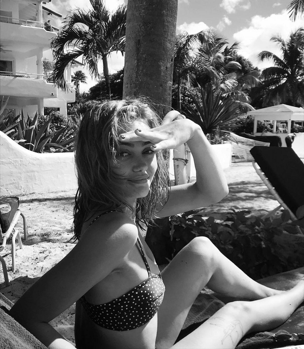 Чёрно белые фотки с отдыха в нижнем белье. Чёрно белые фотки с отдыха в нижнем белье.