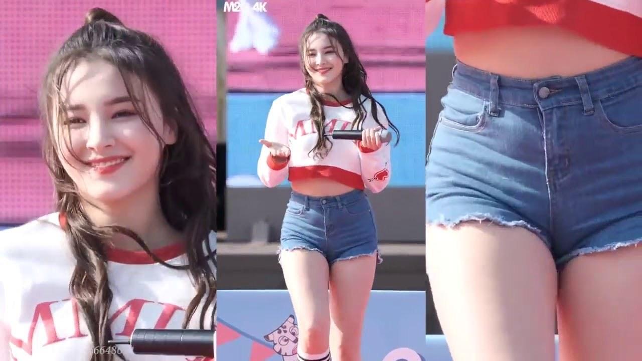 Нэнси Момолэнд Фото Горячие В Лифчике. Нэнси Момолэнд Фото Горячие В Лифчике.