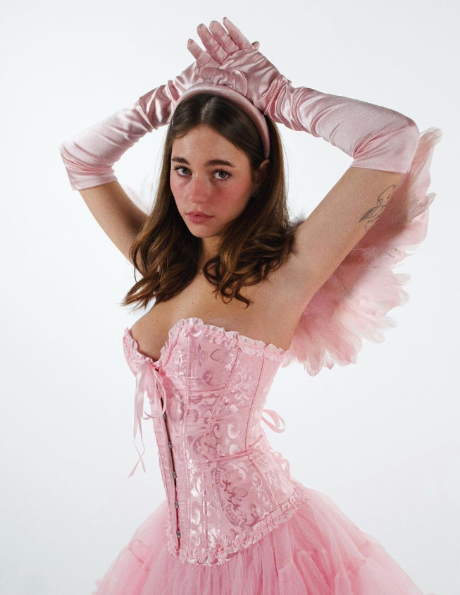 И на последок ещё один снимок стройной Анны maligoshik в ангельском розовом платье. И на последок ещё один снимок стройной Анны maligoshik в ангельском розовом платье.