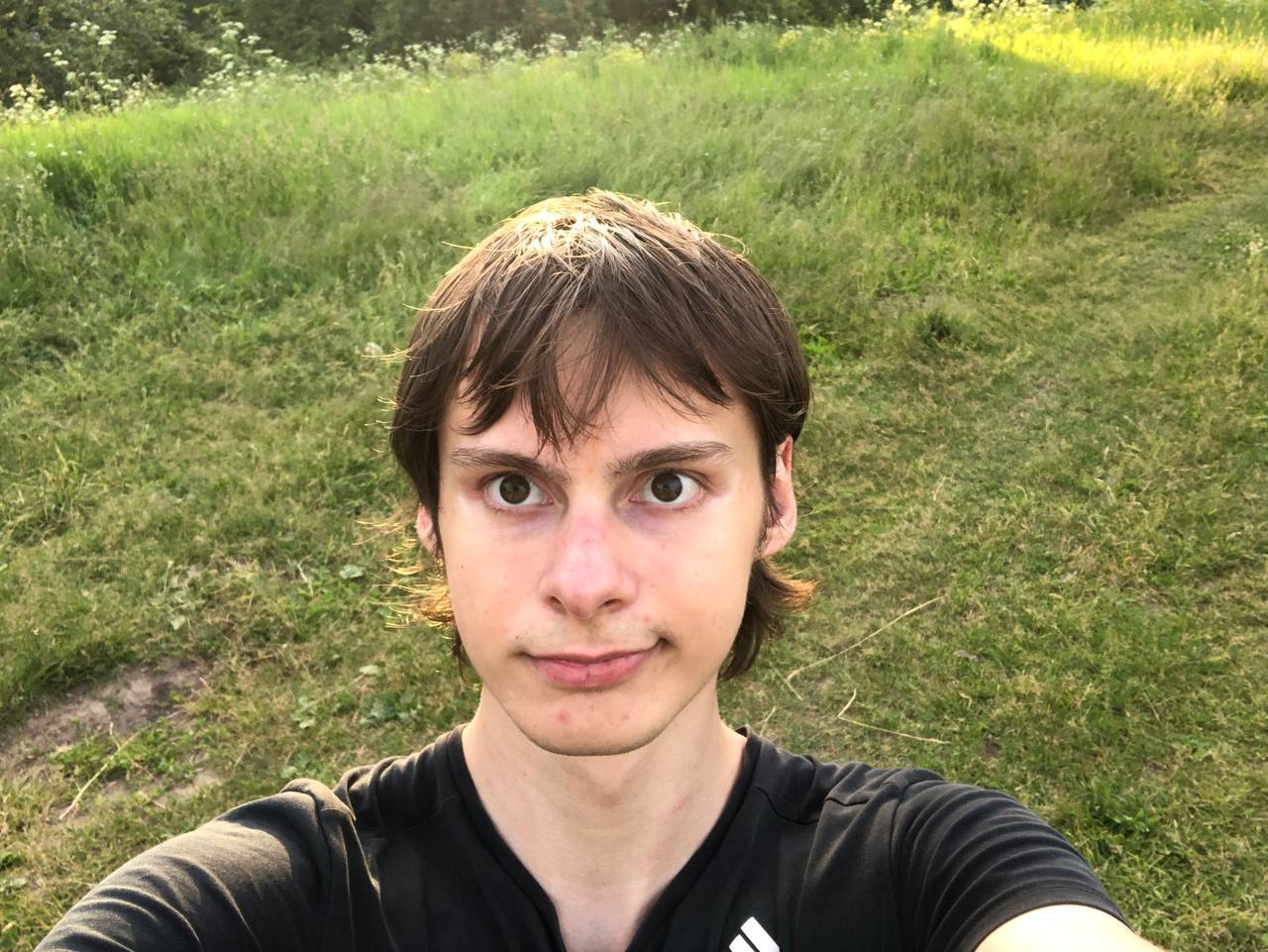 Обычное летнее фото Макса крупным планом. Обычное летнее фото Макса крупным планом.