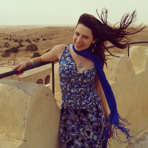 Белка в платье. Белка в платье.