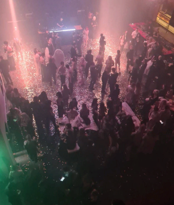 Скандальная "Голая" вечеринка Ивлеевой (Слитые в сеть 98 фото + видео "знаменитостей")