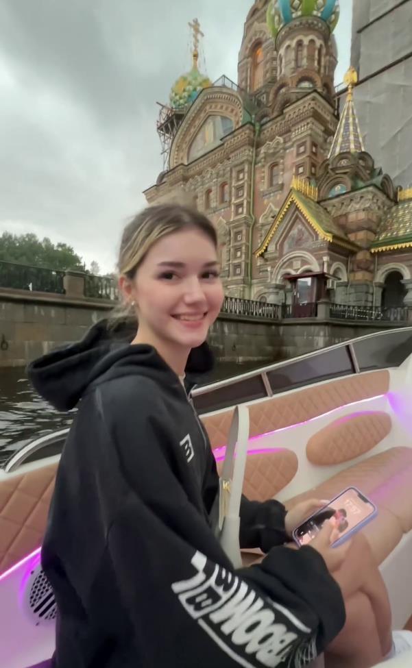 Снимок с лодочной прогулки Денисовой около храма.