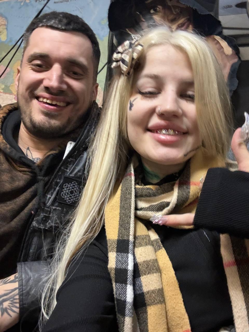 Фото в обнимку с мужиком. Фото в обнимку с мужиком.