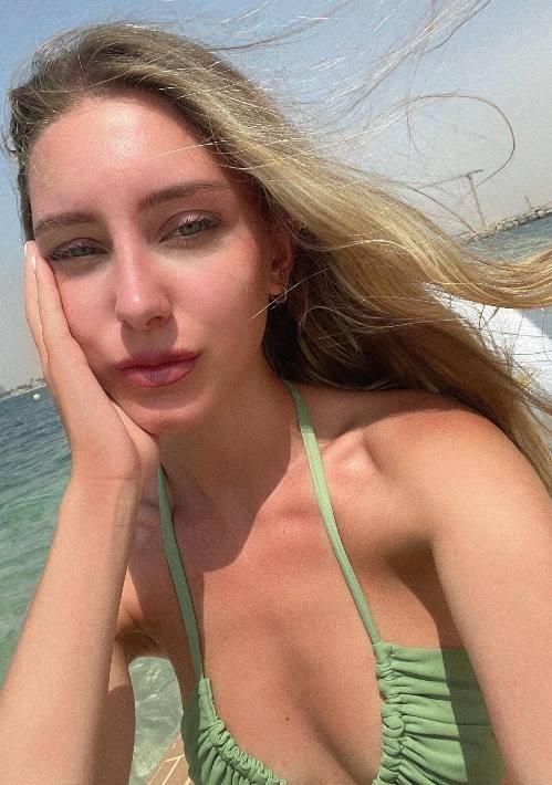 Селфи Юли с яхты в купальнике.