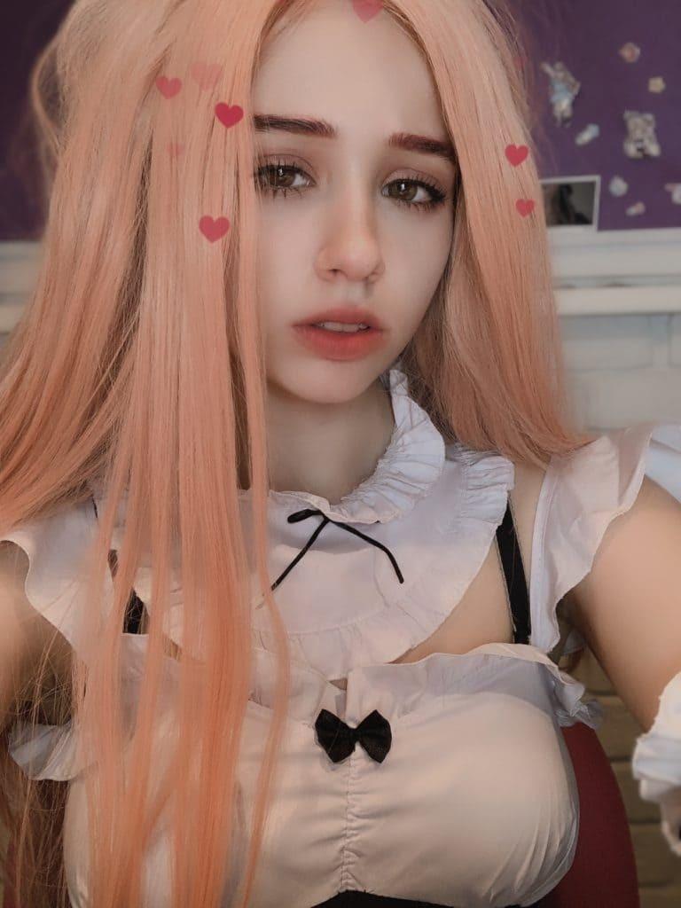 Красивая, милая и смешная, она как будто только что сошла с экрана, и всех зрителей всерьез интересует слив стримерши Yuuechka.