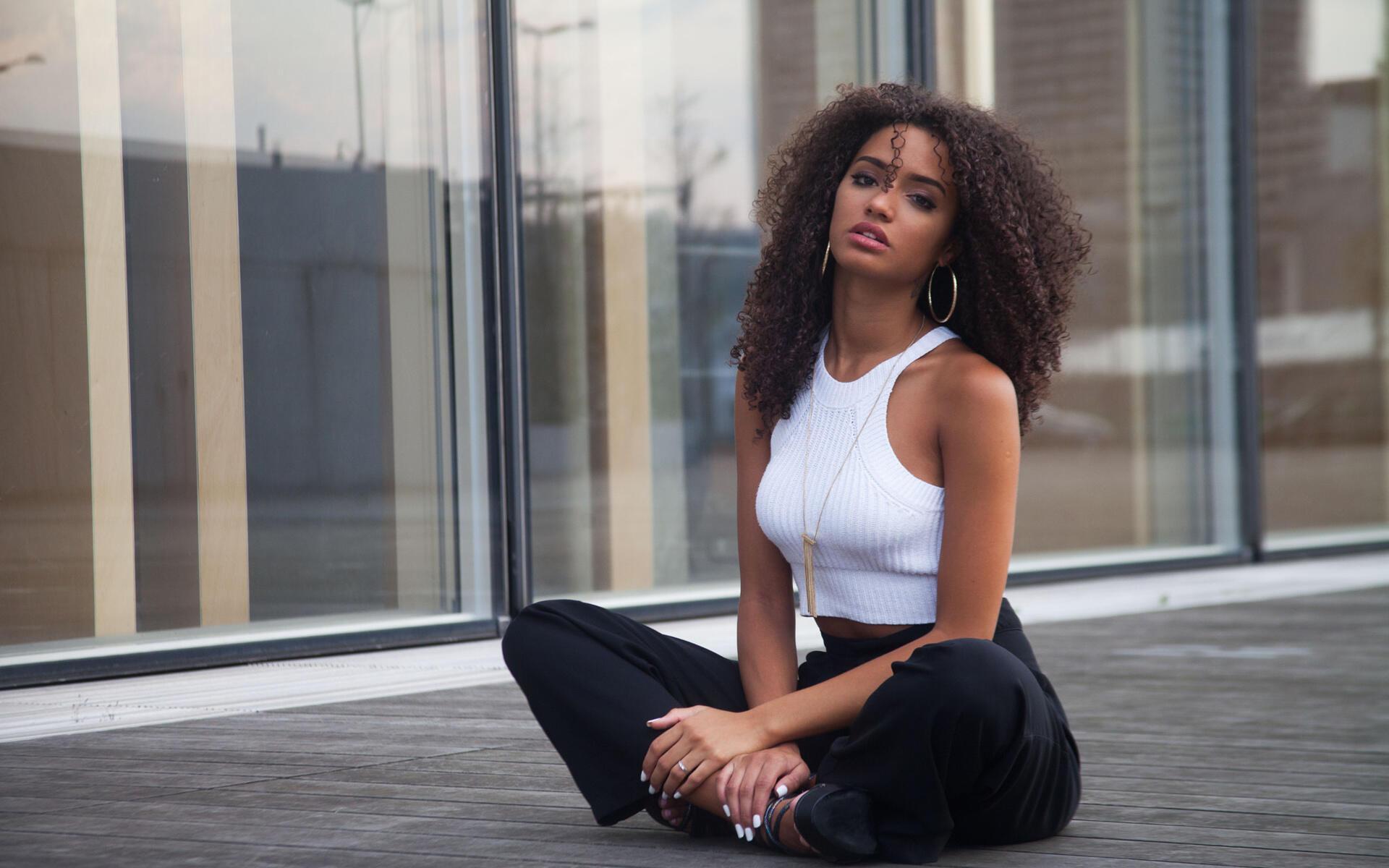 Самые красивые девушки мулатки 2025-2026 (50 фото) Самые красивые девушки мулатки 2025-2026 (50 фото)