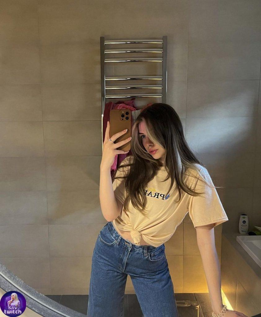 Свой первый стрим Таня запустила 23 августа 2019 года. Свой первый стрим Таня запустила 23 августа 2019 года.