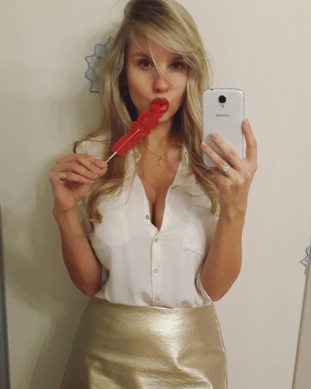 Горячая и развратная Анастасия Горбунова Слив Фото. Горячая и развратная Анастасия Горбунова Слив Фото.