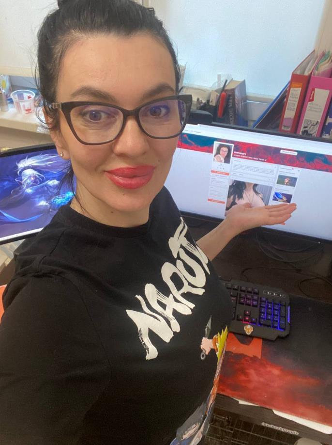 Снимки на фоне компа с аккаунтом на Бутси. Снимки на фоне компа с аккаунтом на Бутси.