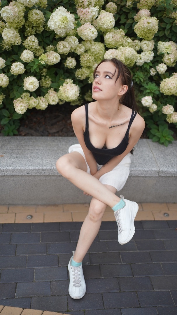 Фотографии онлайн по теме дырка в телике актриса.