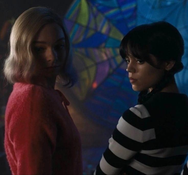 20-летняя американская актриса, звезда сериала "Уэнсдей" Дженна Ортега".