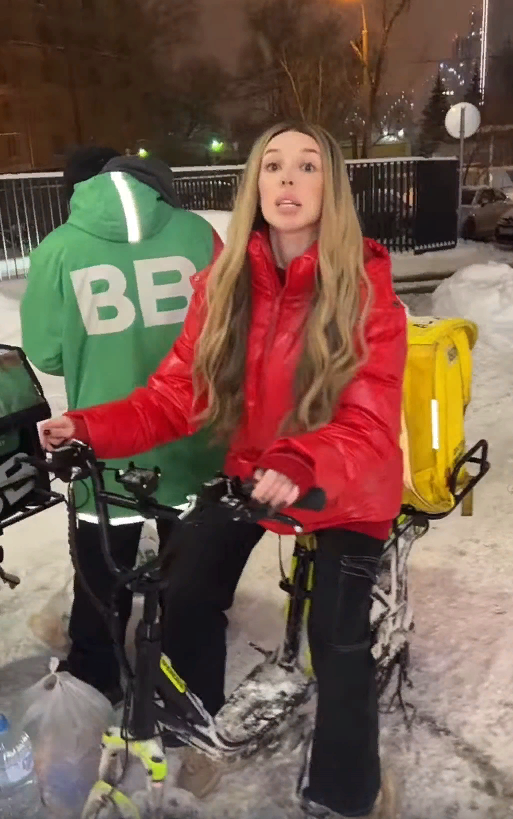 Работаем в доставке еды.