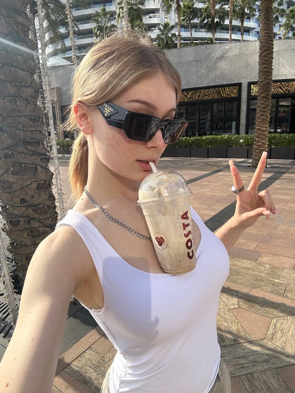 Популярная казахская видеоблогерша. Настоящее имя – Дарья Перова. Популярная казахская видеоблогерша. Настоящее имя – Дарья Перова.