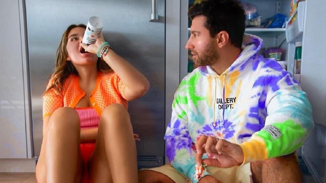 Смешная фотка Марьям Тилляева и Амиран Сардаров. Смешная фотка Марьям Тилляева и Амиран Сардаров.