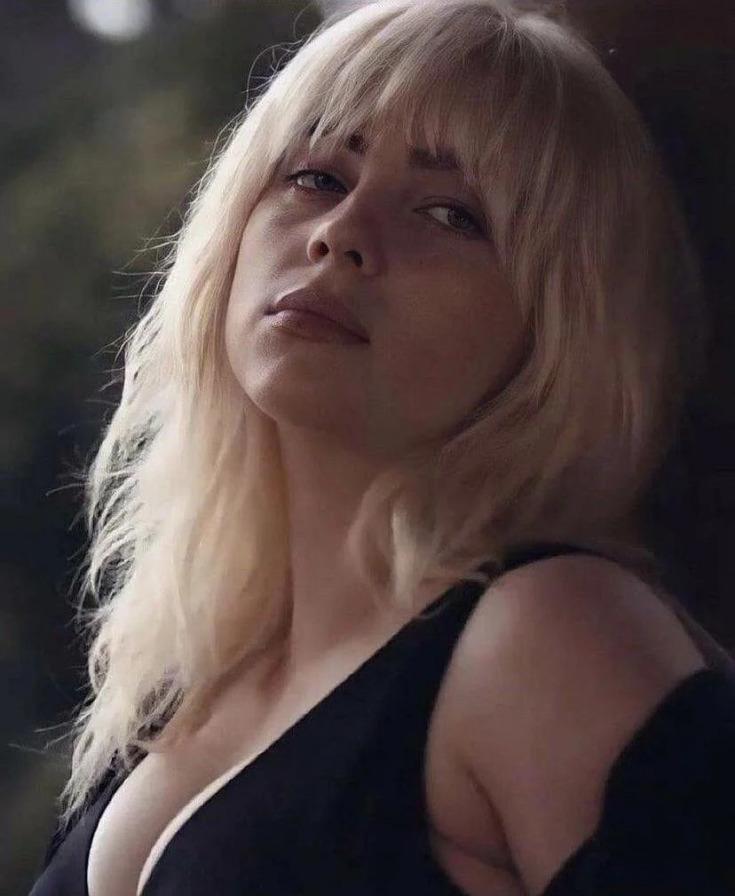 Слив фото Billie Eilish erotic.