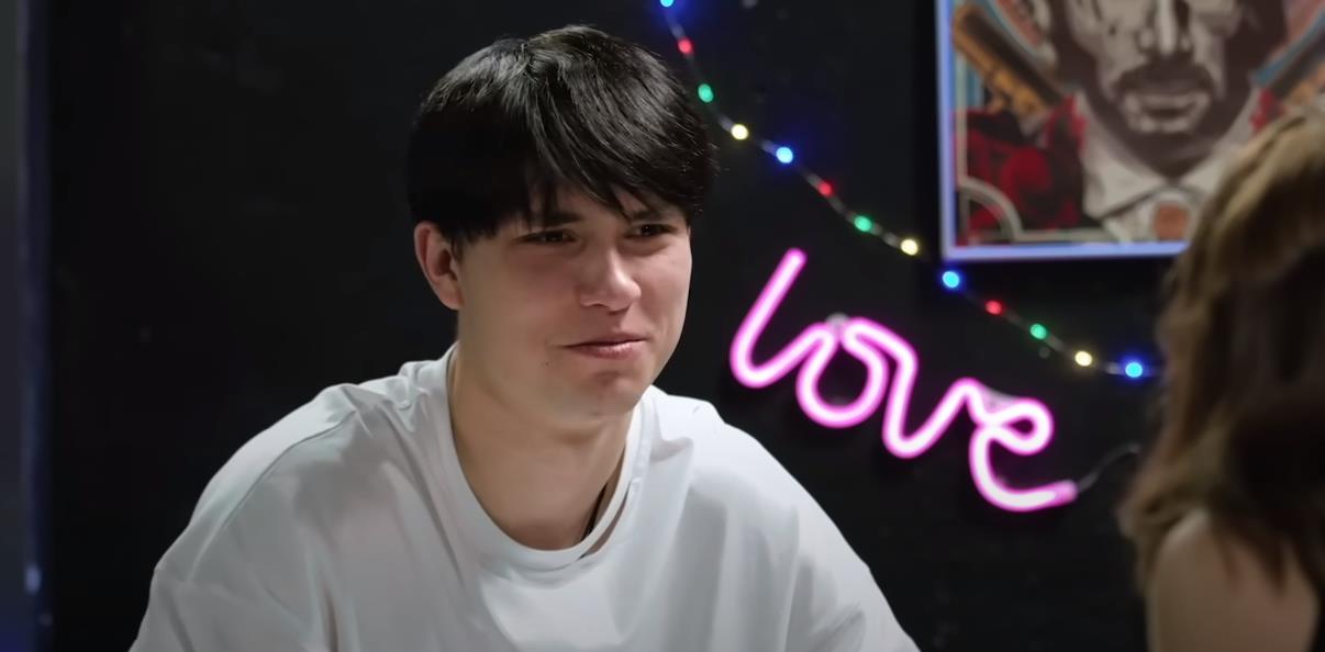 Популярный блогер Женя Лизогуб попал в скандал. Популярный блогер Женя Лизогуб попал в скандал.