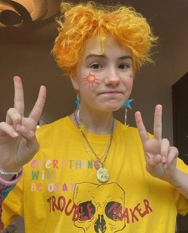 Солнечная фотка жёлто-волосой Оли "Тыквы". Солнечная фотка жёлто-волосой Оли "Тыквы".