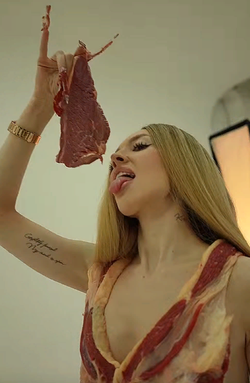 И мясо можно есть сексуально.