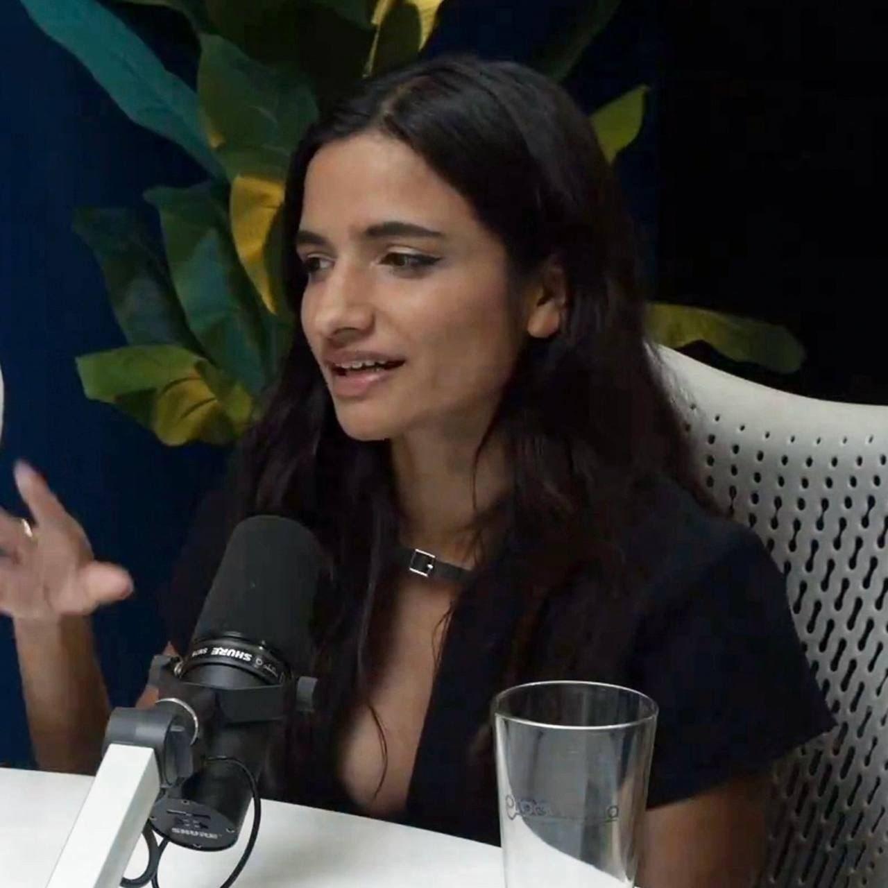 Скриншот Farha Khalidi с интервью про политический скандал с Байденом. Скриншот Farha Khalidi с интервью про политический скандал с Байденом.