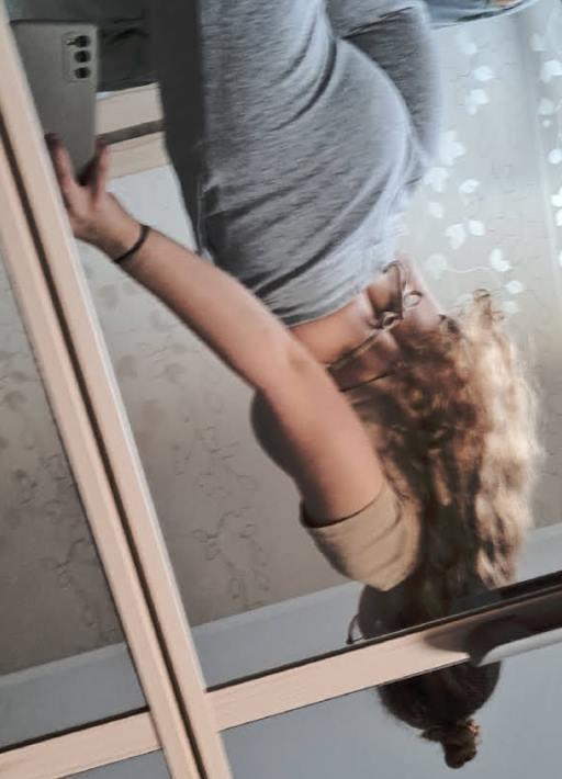 Flowina Paradise (Фловина Парадайс) — это преподавательница йоги, которая специализируется на йоге флоу. Flowina Paradise (Фловина Парадайс) — это преподавательница йоги, которая специализируется на йоге флоу.