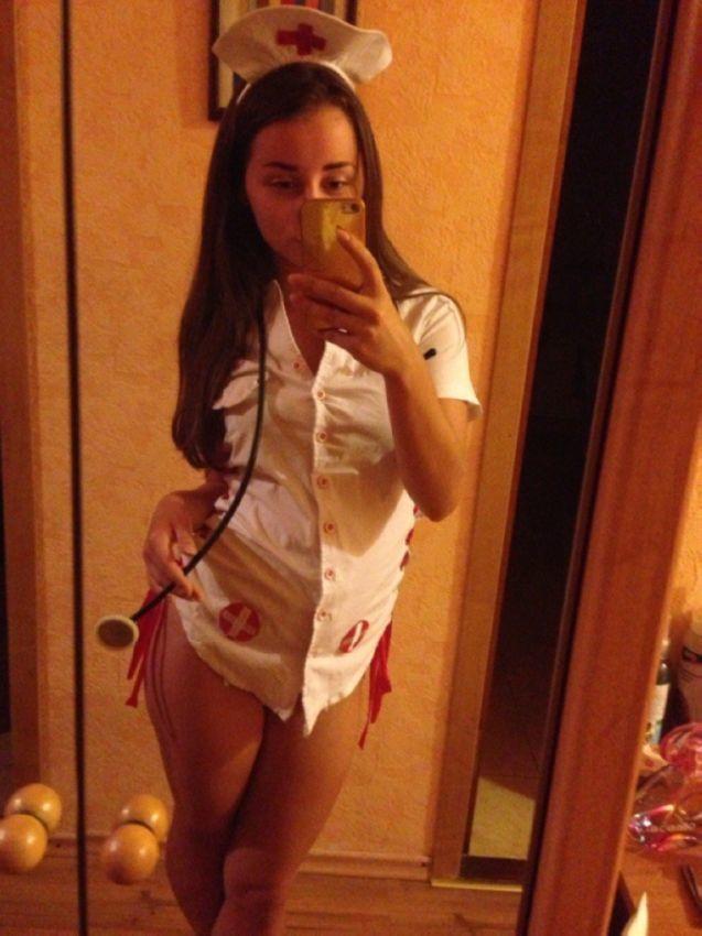 Самострелы рыжих девушек, Селфи медсестричек с грудью.