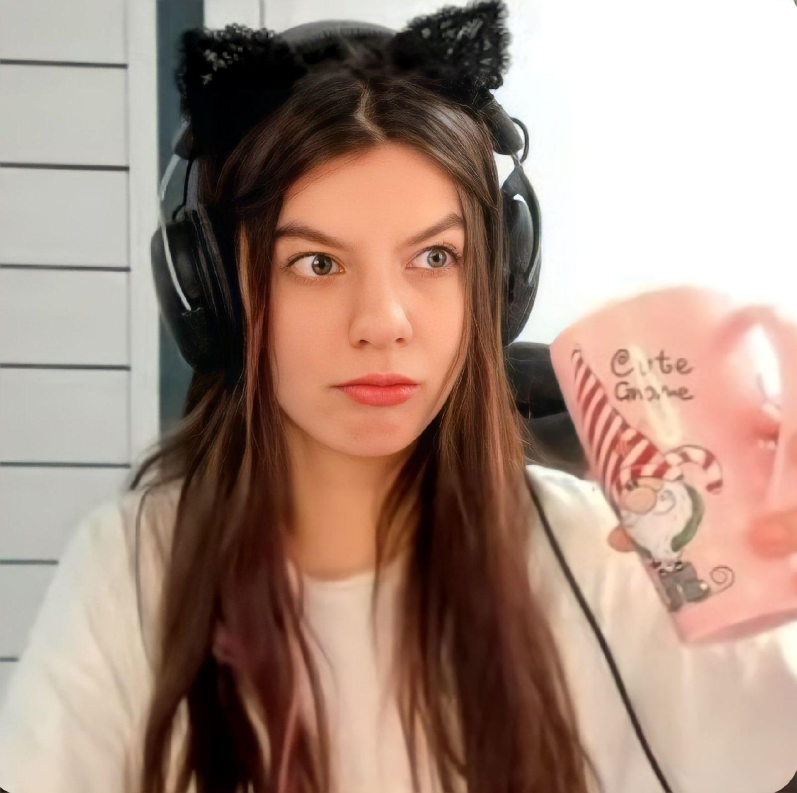 Очередное косплей фото с чёрными ушками. Очередное косплей фото с чёрными ушками.