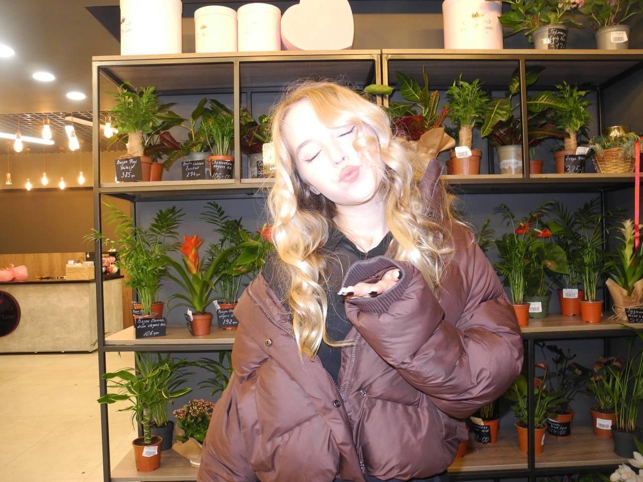 Гламурные фотографии в цветочном магазине. Ксюша ШГШ фото Гламурные фотографии в цветочном магазине. Ксюша ШГШ фото