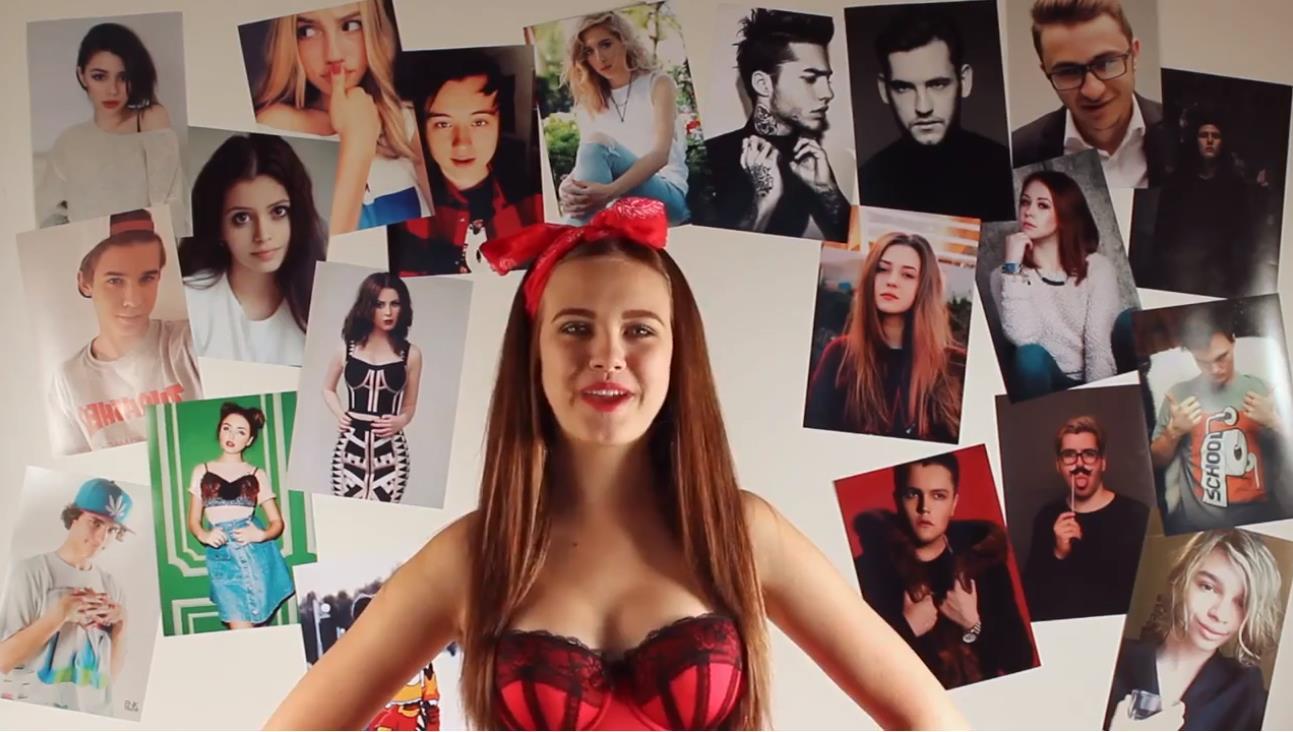 Ещё один горячий снимок Тарчуткиной в красном лифчике на фоне фоток топ блоггеров. Ещё один горячий снимок Тарчуткиной в красном лифчике на фоне фоток топ блоггеров.