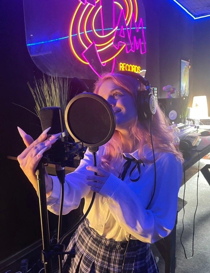 Готовимся петь песню.